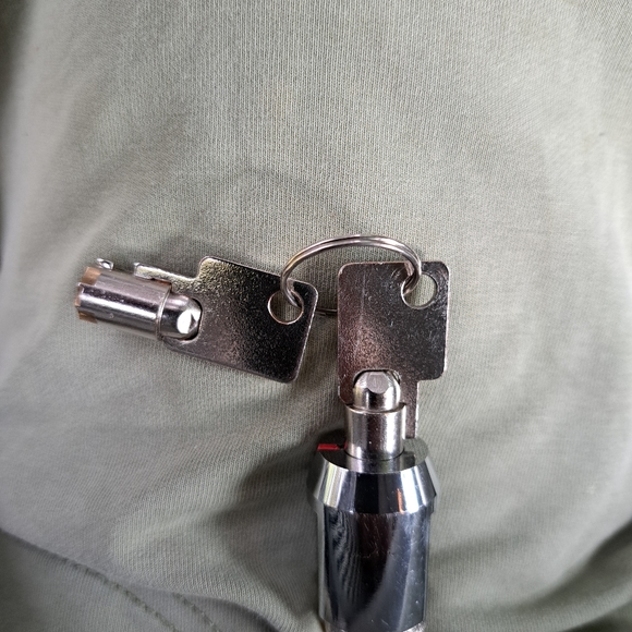 Extra Space Storage Cylinder Lock with 2 Keys ES-2401 BRAND NEW - Picture 4 of 8